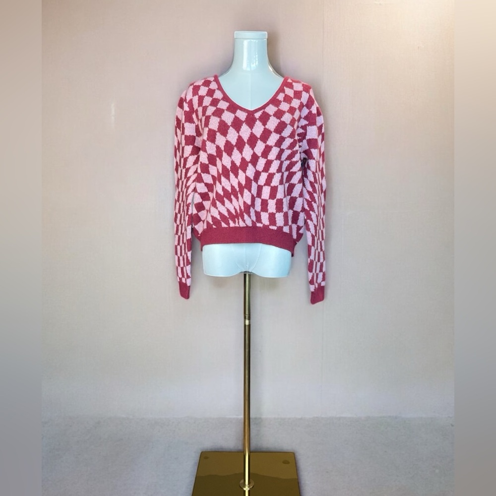Pink V-Neck Sweater with Geometric Pattern